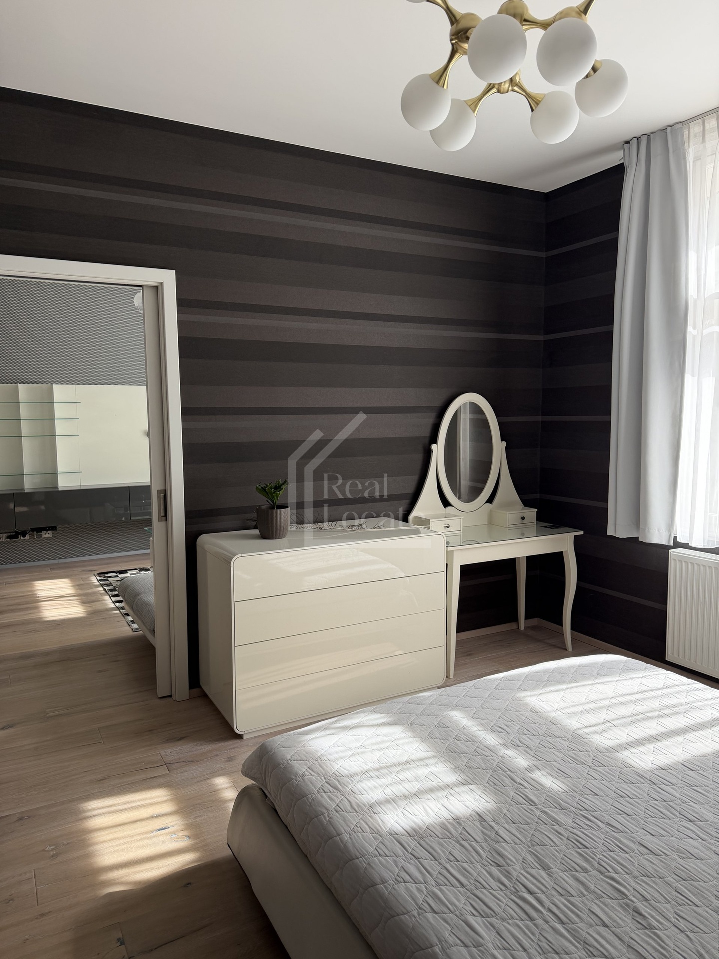 Luxusní designový byt, 3+1 (95 m²) po kompletní rekonstrukci, Charlese de Gaulla, Praha 6 - Bubeneč