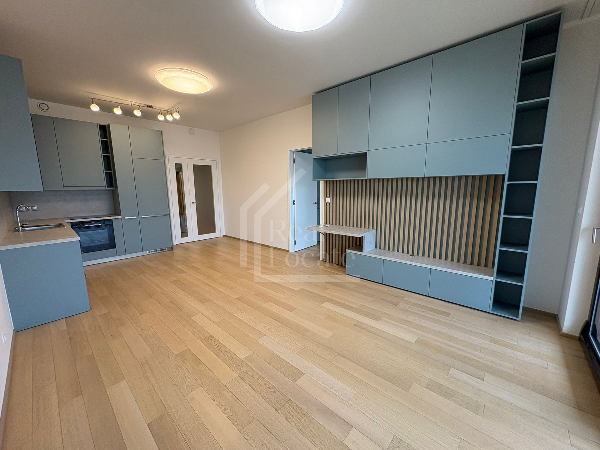 Pronájem moderní byt, 2+kk s balkonem, sklepem, parkováním, Jankovcova - Praha 7 - Holešovice