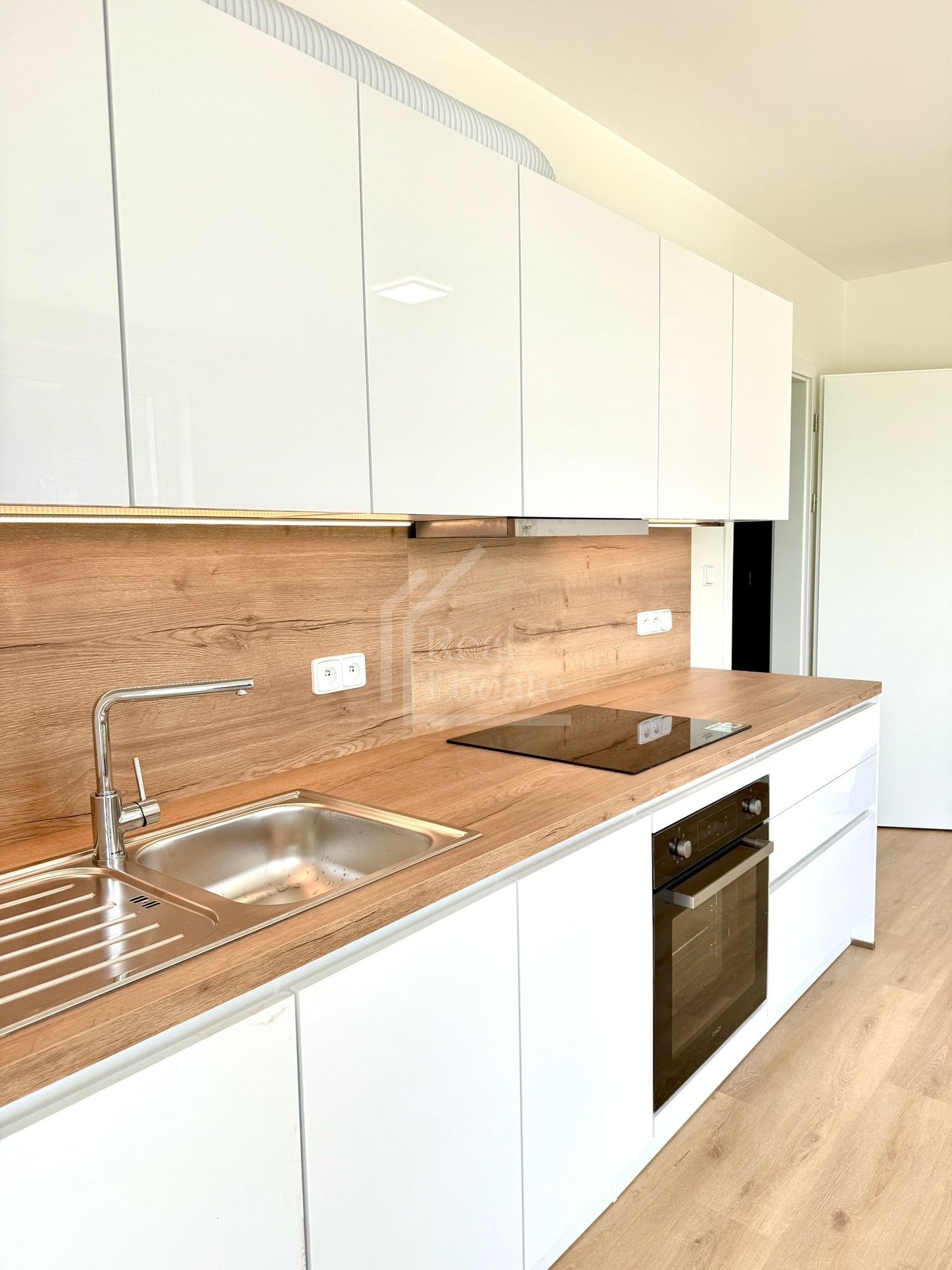 Pronájem byt, krásný, moderní 2+kk 45 m², balkon 4,5m2, Pod Harfou, Praha 9