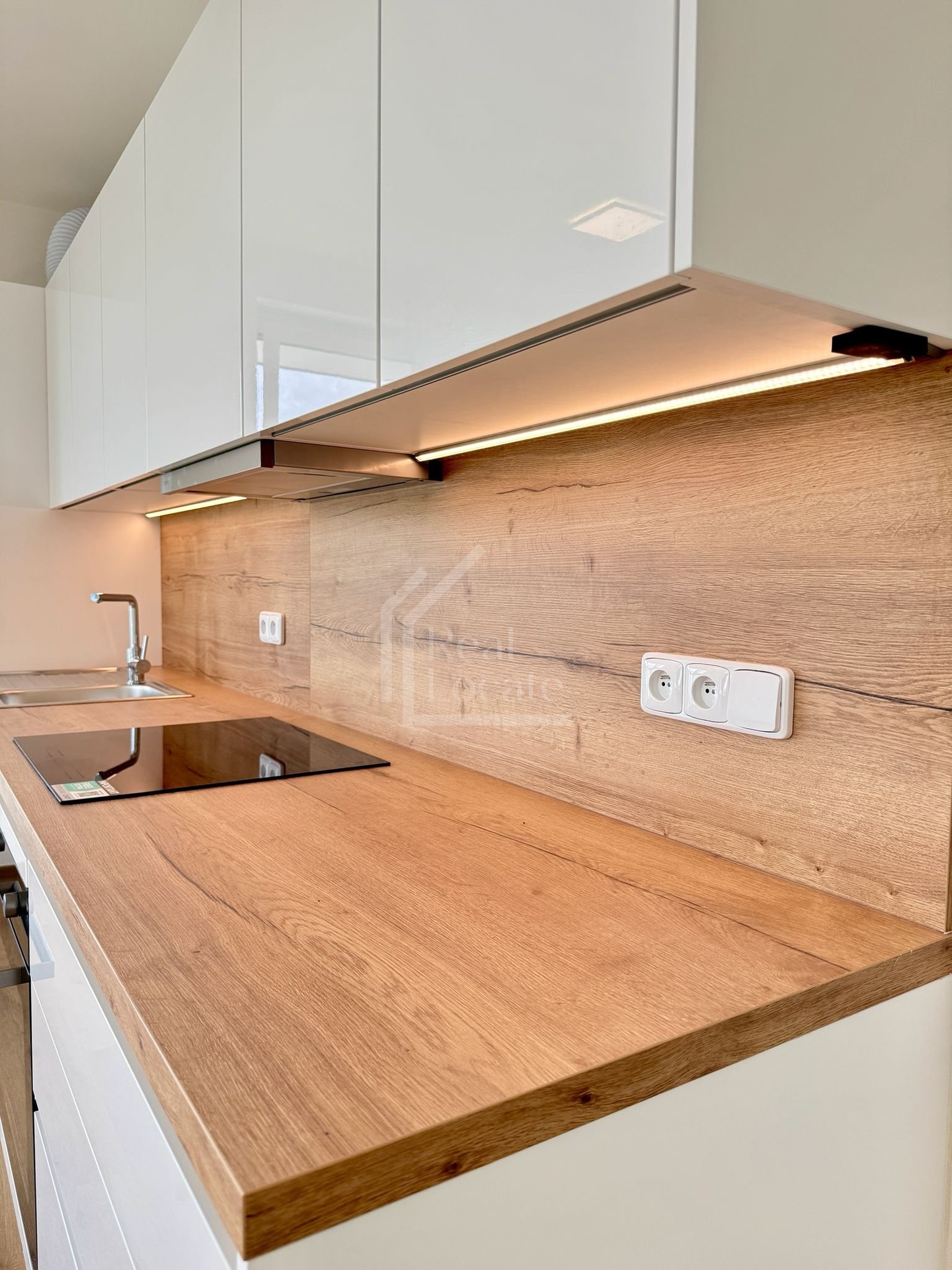 Pronájem byt, krásný, moderní 2+kk 45 m², balkon 4,5m2, Pod Harfou, Praha 9