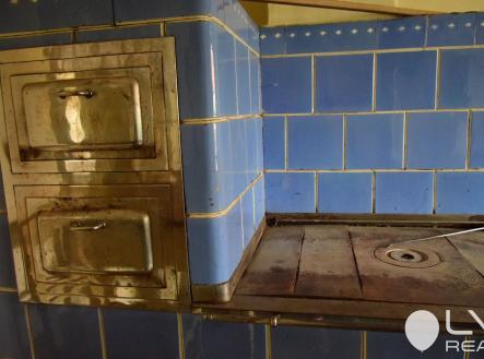 Detail - původní kachlová kamna | Prodej - dům/vila, 112 m²