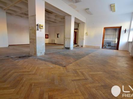 Velkorysý a světlý prostor na prodej pro vybudování až dvou bytů | Prodej bytu, atypický, 126 m²