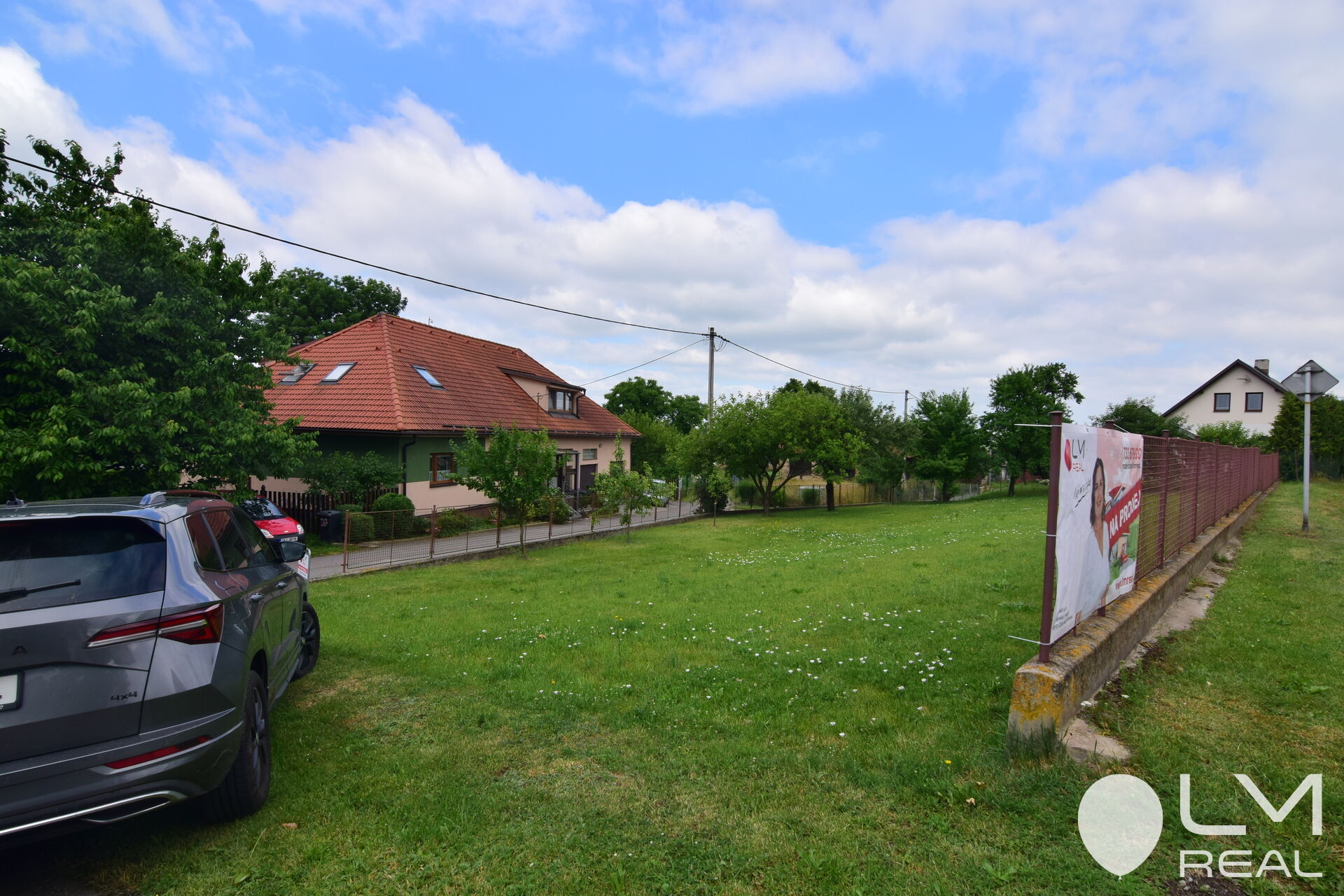 Okrajový a rovinatý pozemek k bydlení ve Skleném nad Oslavou, okr. Žďár nad Sázavou