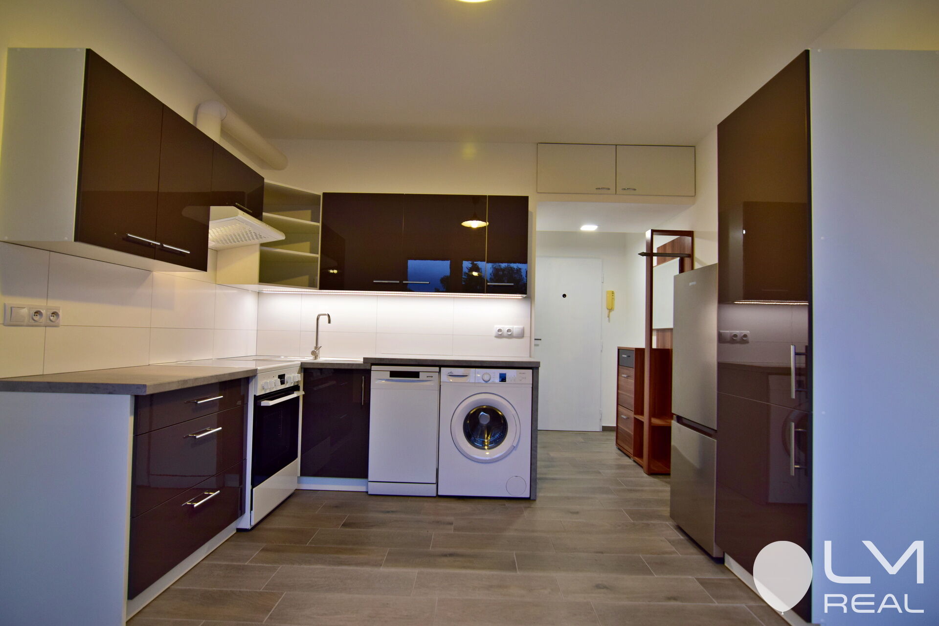 Dlouhodobý pronájem prostorného, vybaveného bytu po rekonstrukci 1+1 s balkonem i sklepem v Milevsku