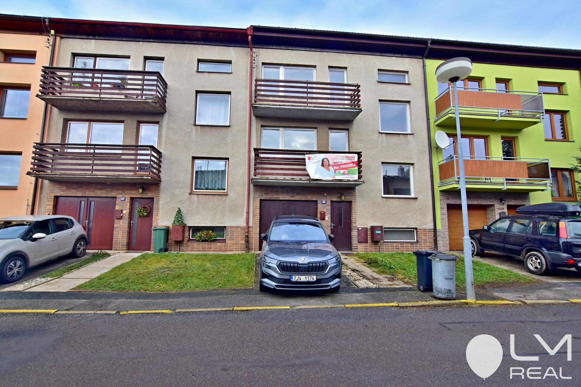 Pohled na dům z ulice