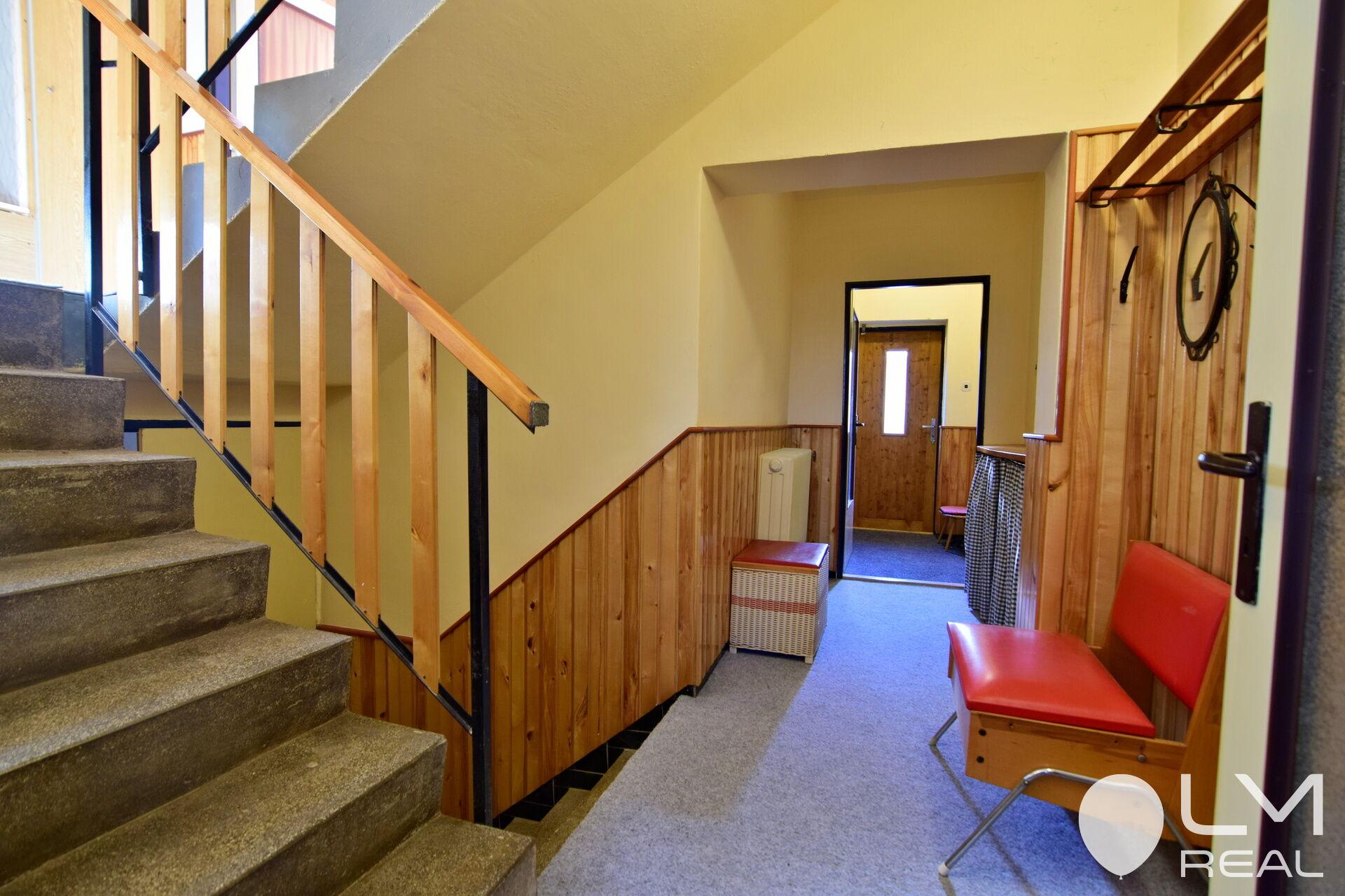 Vstup do domu, zádveří a chodba