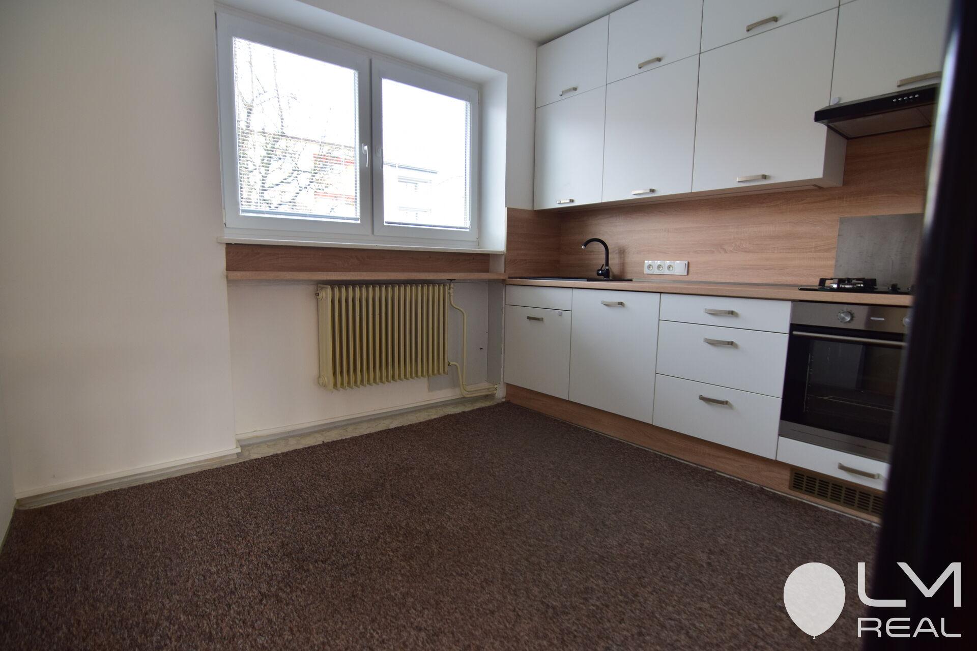 nová kuchyň včetně rozvodů vody v plastu i elektroinstalace