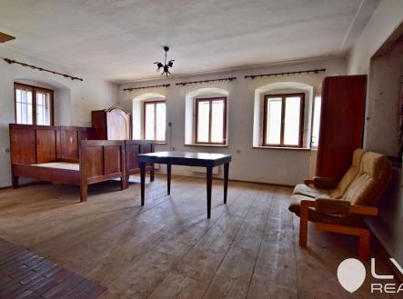 Prostorný a světlý pokoj s krbem a přímotopy | Prodej - dům/vila, 90 m²