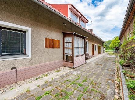 2 | Prodej - dům/vila, 180 m²