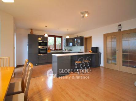 12 | Prodej - dům/vila, 220 m²