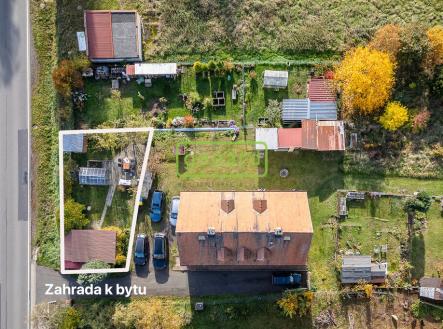 Pohled z dronu s vyznačenou zahradou | Prodej bytu, 2+1, 69 m²