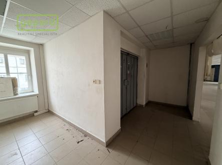 img-2925.jpeg | Pronájem - obchodní prostor, 305 m²