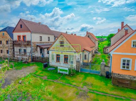 foto-dum-predni-strana-3.jpg | Prodej - dům/vila, 153 m²