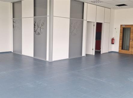 Pronájem - obchodní prostor, 132 m² obrázek