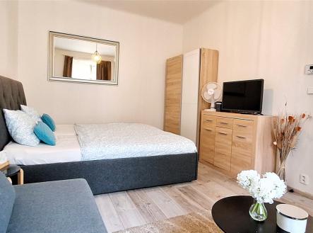 . | Pronájem bytu, 1+kk, 35 m²