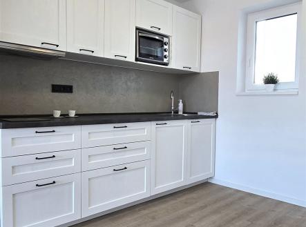 . | Pronájem bytu, 1+kk, 34 m²