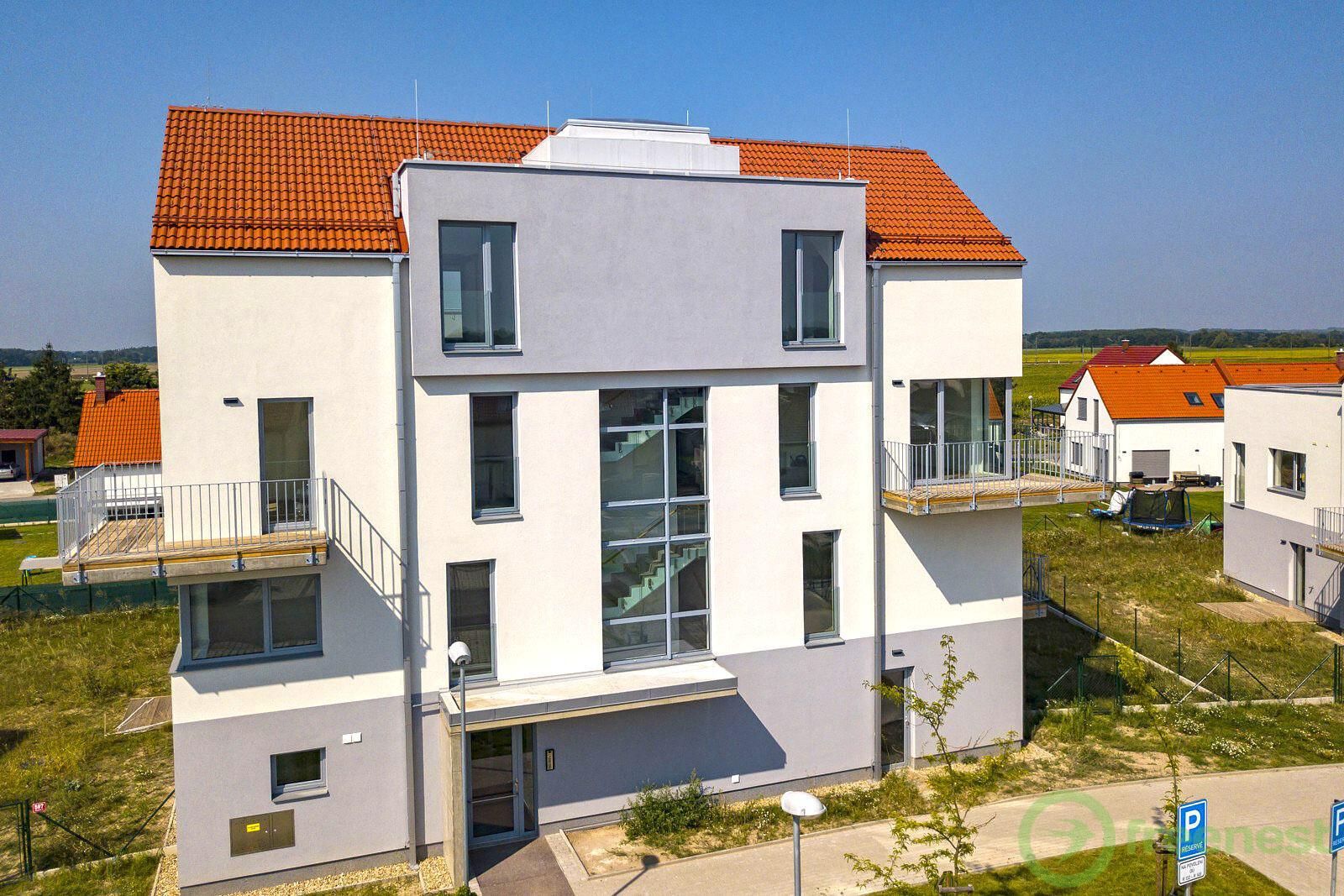 Pronájem bytu 2+kk, Žákova ul., Opatovice nad Labem