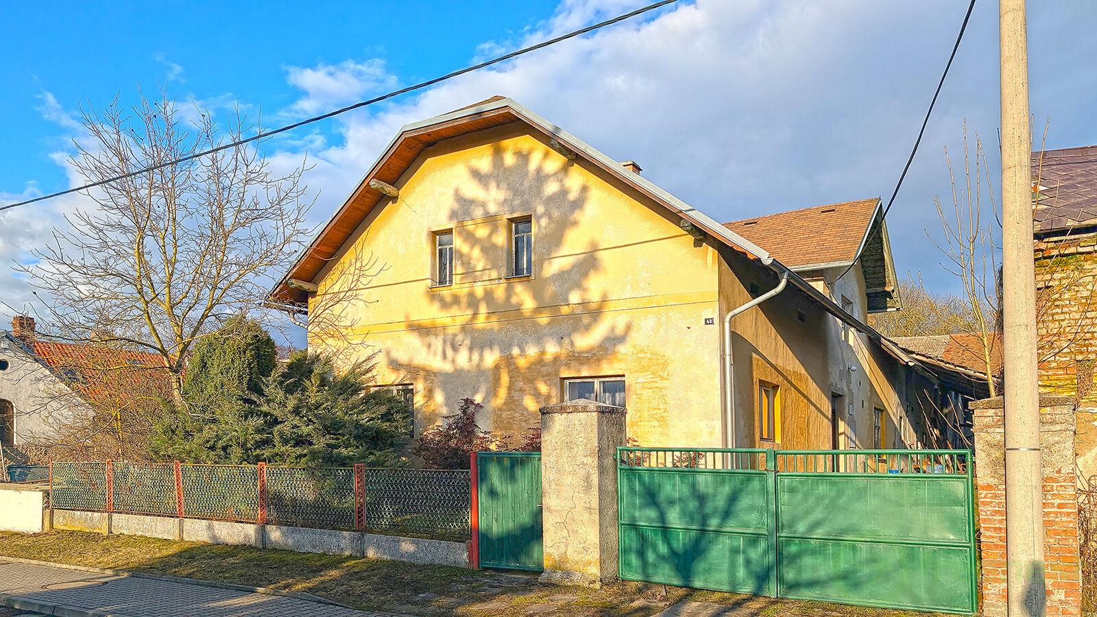 Prodej RD Rychnovek - Zvole (statek s druhým domem a hosp. staveními).