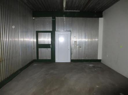 Pronájem - skladovací prostor, 235 m²