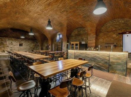 Prodej - komerční objekt, obchodní centrum, 1 740 m²