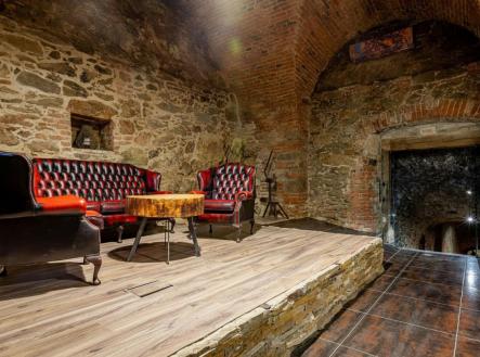 Prodej - komerční objekt, obchodní centrum, 1 740 m²