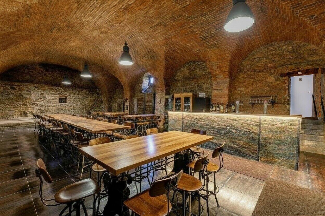 Prodej pozemků a komerčního objektu – Chrám vína 1667, Popice u Znojma