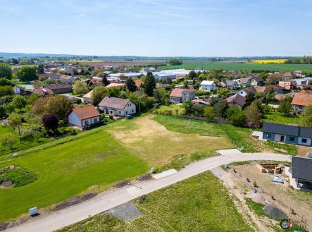 Prodej pozemku 1 213 m² - Pardubice, Dubany | Prodej - pozemek pro bydlení, 1 213 m²