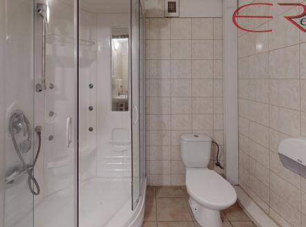 1PvCRBqDMm4-Bathroom | Prodej - kanceláře, 1 800 m²