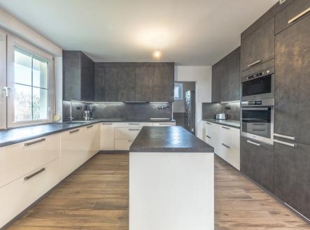 WE6A0015-HDR | Prodej - dům/vila, 260 m²