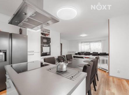 Prodej - dům/vila, 328 m²