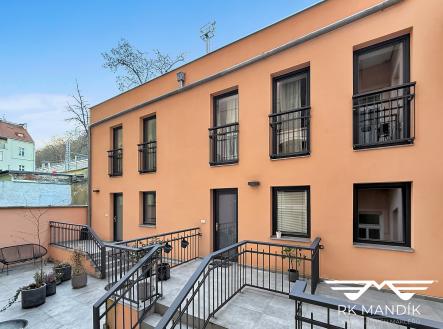 Pohled na dům | Prodej bytu, 2+kk, 48 m²