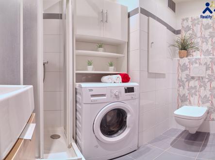 koupelna3-pano_res | Pronájem bytu, 3+1, 73 m²