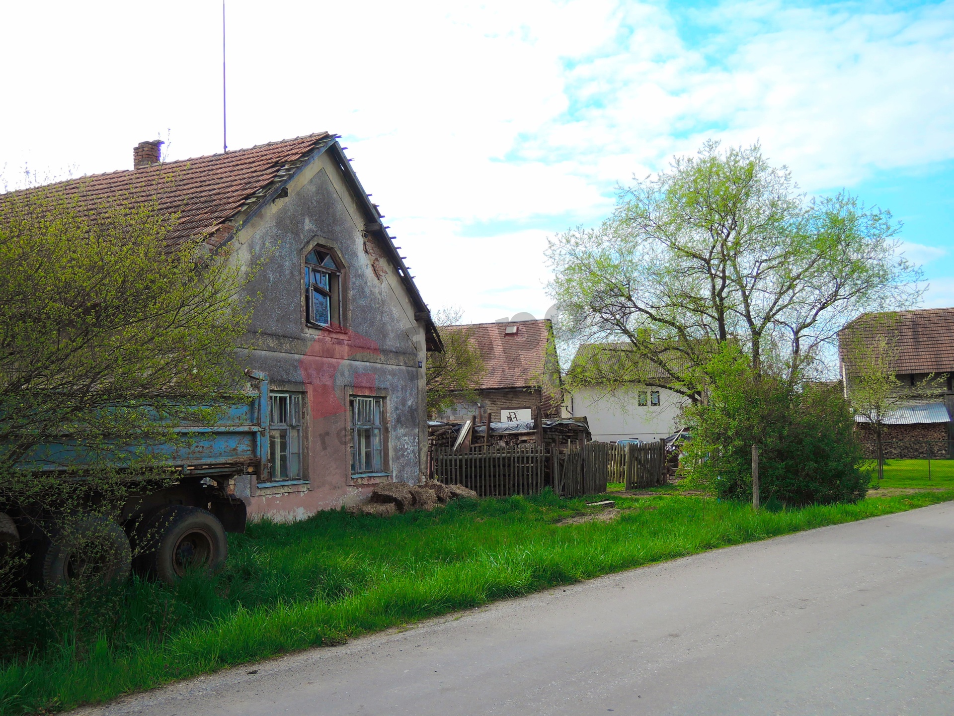 Prodej domu k demolici v obci Dolní Roveň - Komárov