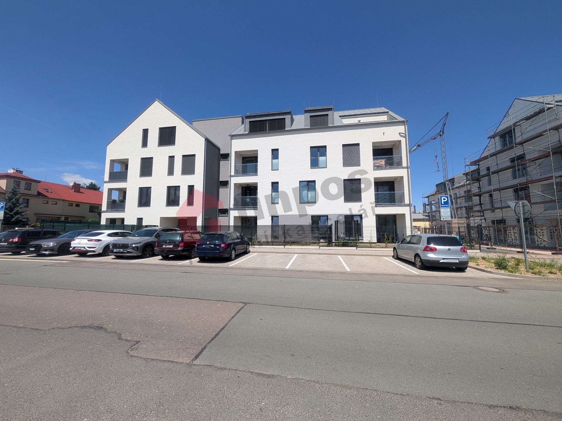 Moderní byt 3+kk se zahradou v novém rezidenčním areálu v Chlumci n.C.