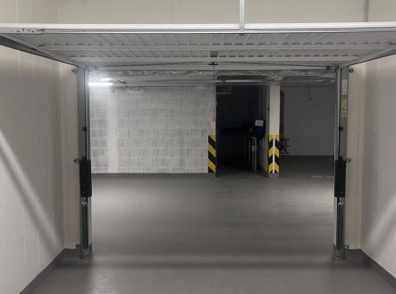 garaz-003.jpeg | Pronájem - skladovací prostor, 20 m²