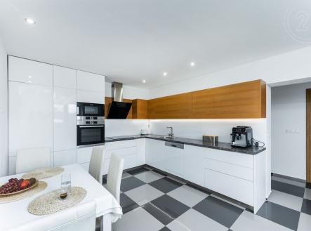 Prodej - dům/vila, 213 m² obrázek