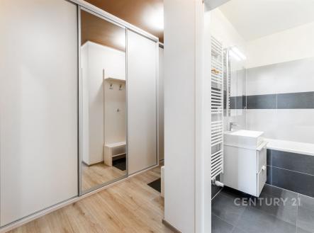 . | Pronájem bytu, 2+kk, 54 m²