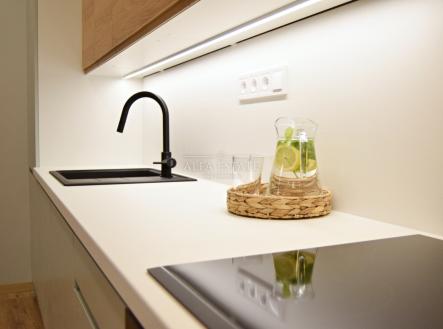 Pronájem bytu, 3+kk, 72 m²