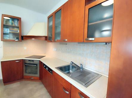 Pronájem bytu, 3+1, 79 m²