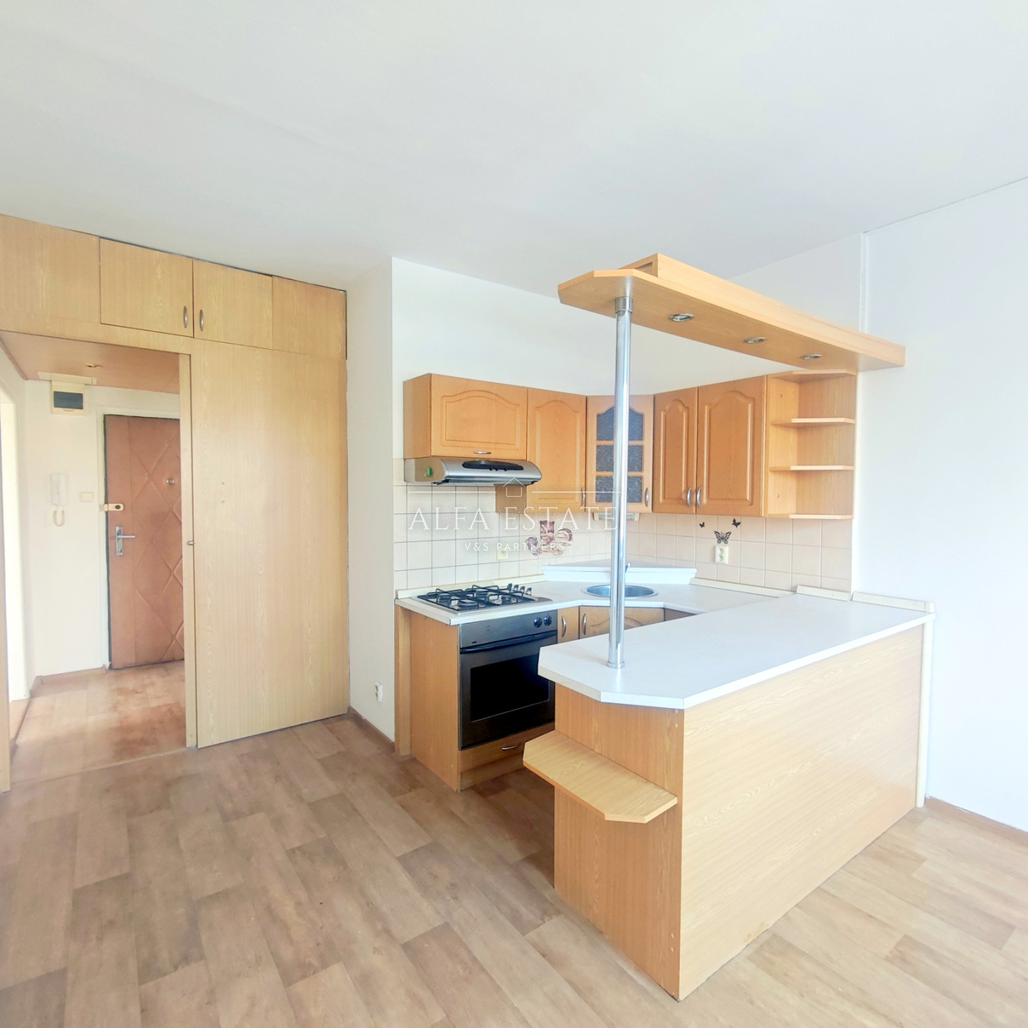 Pronájem 2+1 s lodžií, 51 m2, ul. Krymská, Karlovy Vary 