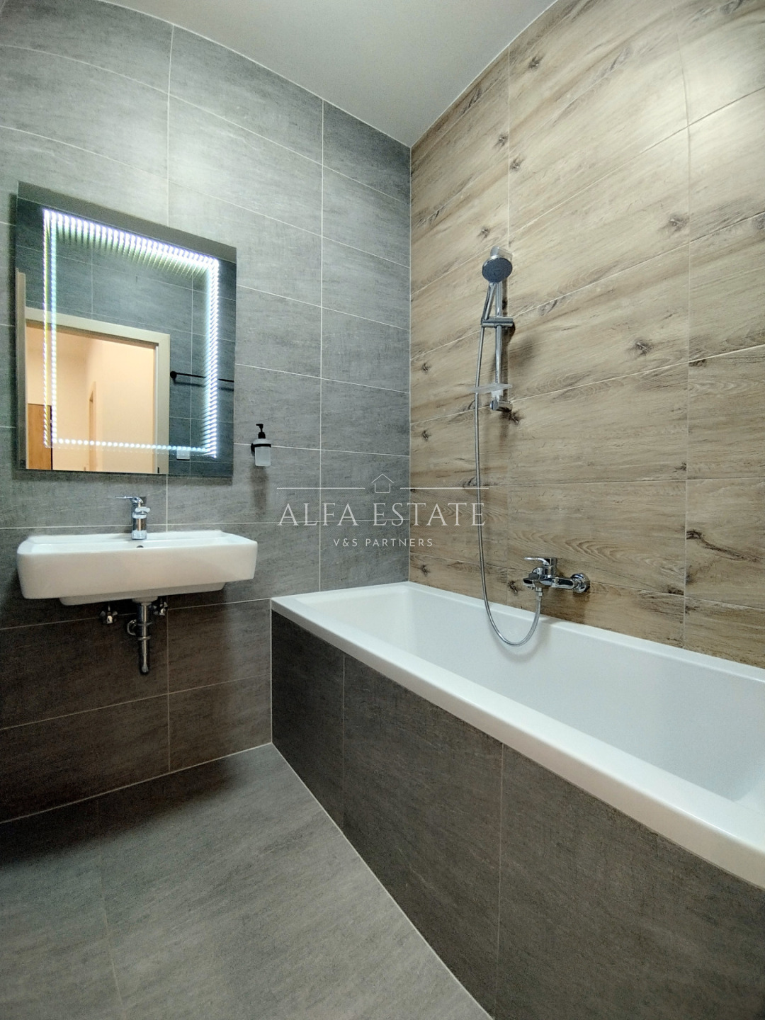 Prodej bytu 3kk,91 m2, ul. Nábřeží Jana Palacha, Karlovy Vary