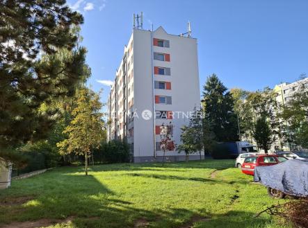 Pohled na dům | Prodej bytu, 3+1, 71 m²