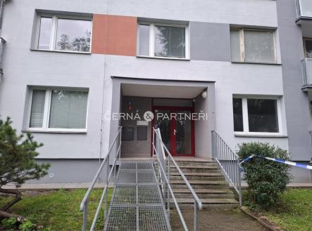 Vchod do objektu | Prodej bytu, 3+1, 71 m²