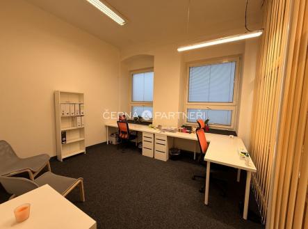 fotografie | Prodej - kanceláře, 2 070 m²