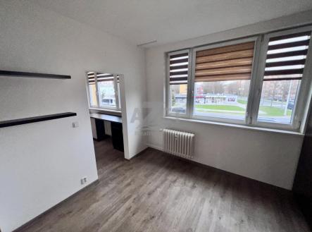 Jídelna a vstup do kuchyně.jpeg | Prodej bytu, 4+1, 73 m²