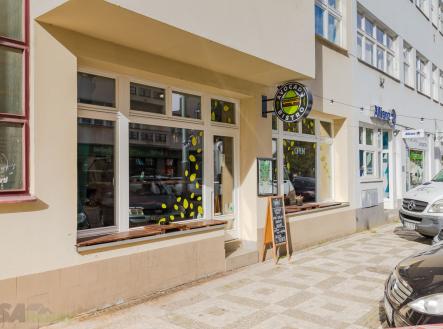 Prodej - nájemní dům, 1 999 m²