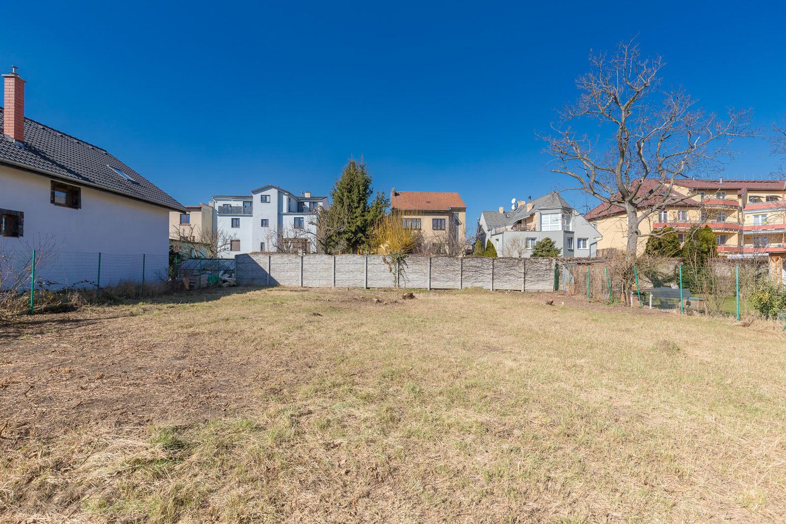 Prodej exkluzivního stavebního pozemku 476m2, Satalice, Praha 9