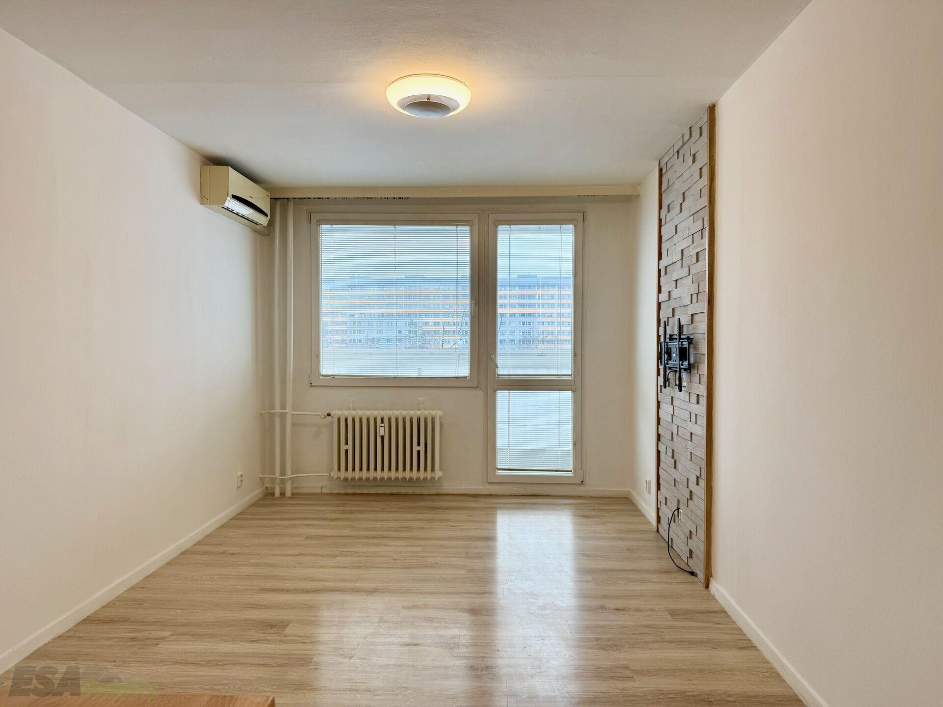 Pronájem bytu 2+kk, 43m², lodžie 7m², Praha 9 - Střížkov