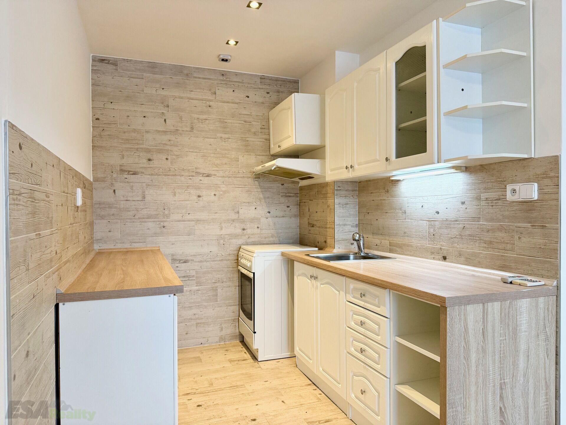 Pronájem bytu 2+kk, 43m², lodžie 7m², Praha 9 - Střížkov