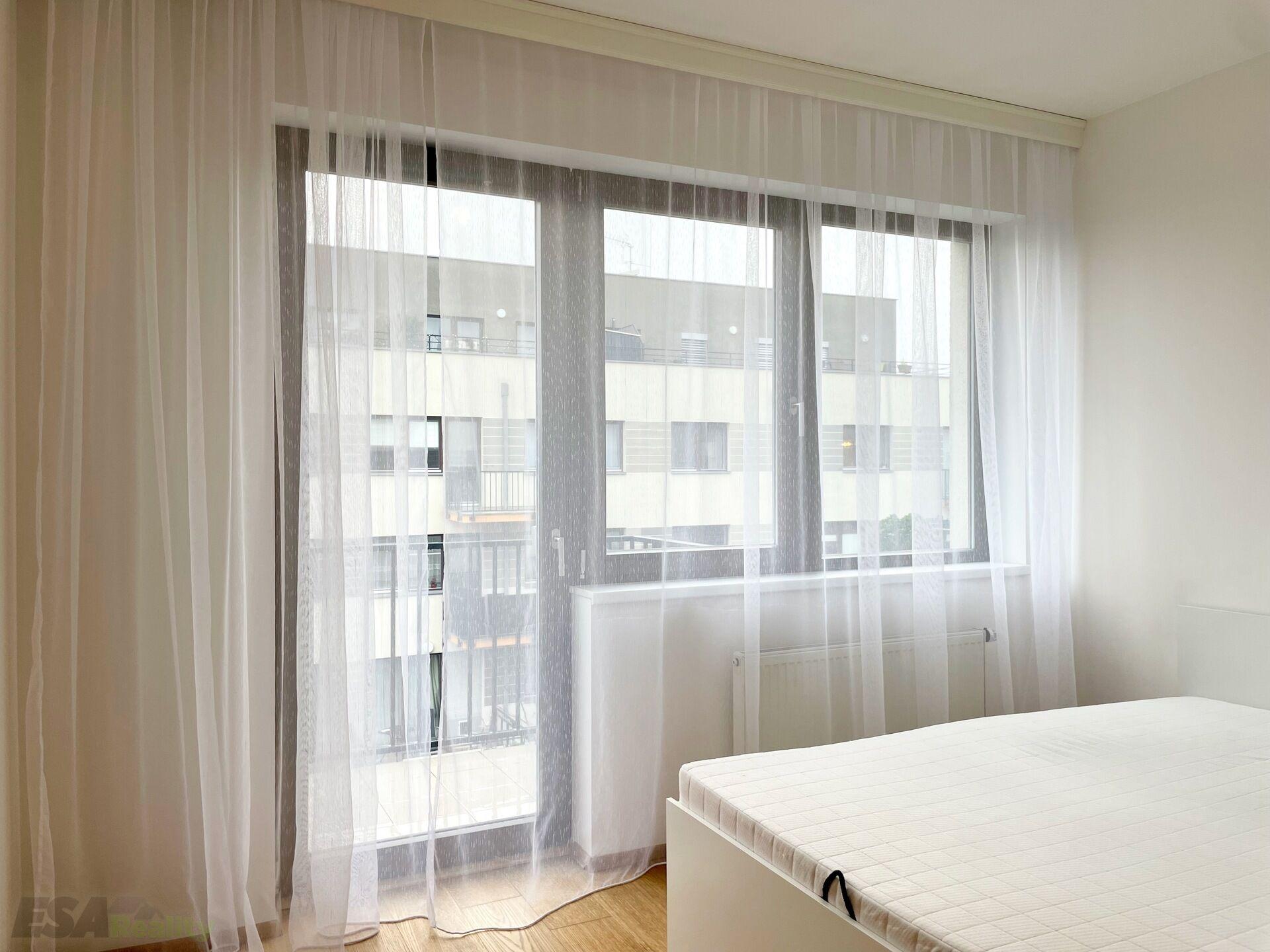 Pronájem bytu 1+kk, 43m2, balkon 3,1m2, v ulici K Beranovu, Praha 8